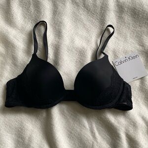 NWT calvin klein push up bra black 34b lace detail